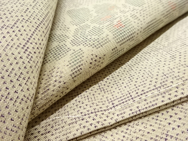  未使用品　仕立て上がり　唐花に古典柄織り出し本場大島紬着物(7マルキ)